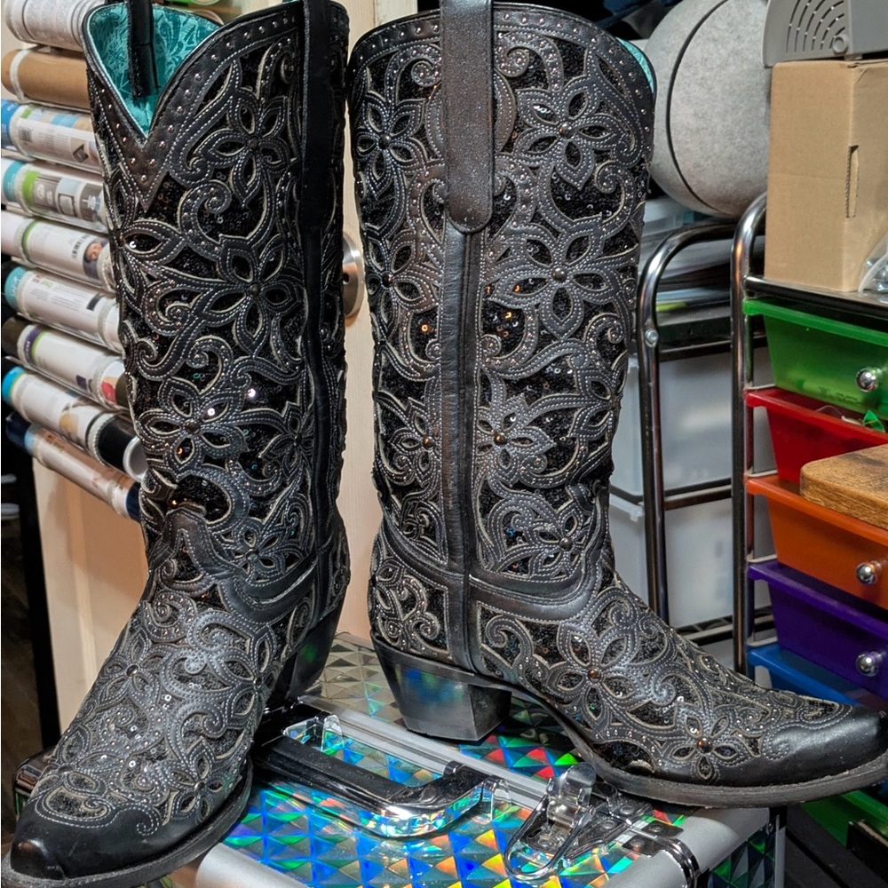 Corral handcrafted boots/ black, and shiny.